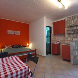 Cozy appartement in Krasici, hotel a Krasići