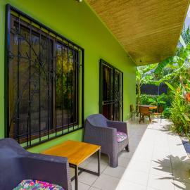 Casa Mango- family friendly 2 Bedroom, 2 Bath, hotel in Nosara