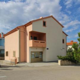 Apartments with parking space Punat, Krk - 24845, hotell i Punat
