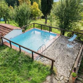 Rustic Chalet with Pool, hotel in San Marcello Pistoiese