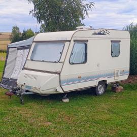 Karavan s předstanem, hotel in Červený Kostelec