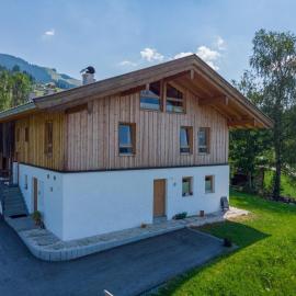 Chalet in St Johann by Ski Slope, hotel in Sankt Johann in Tirol