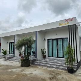 TonLiw Hotel โรงแรมต้นหลิว, hotel i Ban Si Bun Ruang
