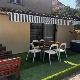 L'Escale, hotel i Meyreuil