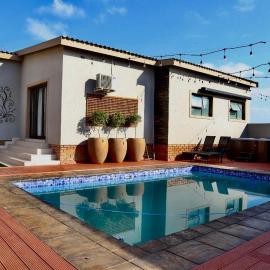 Marble Nights Guesthouse and spa Elim, hotelli kohteessa Elim