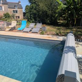 Maison 2 chambres - terrasse - piscine, hotel a Taden