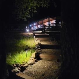 Lake Cabin on 10Acres w Seasonal Waterfront Views, hotel a Paso Robles