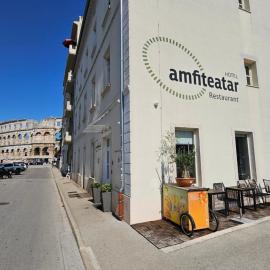 Hotel Amfiteatar, хотел в Пула