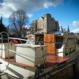 The fun boat - off grid - city centre - warm & cosy, hotel in Bath