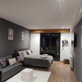 Evdo Apartments F4 modern room, hotel a Kʼumlistsʼikhe