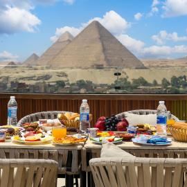 Crowne Pyramids View inn, hotell i Kairo