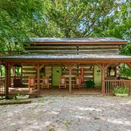 1830s Log Cabin - 5 Acres Near Mammoth Cave, hotel u gradu Smiths Grove