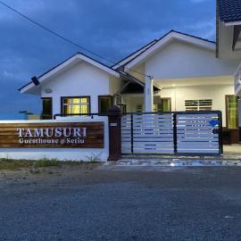 Tamusuri 1, hotel i Kampong Burok