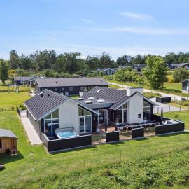 5 star holiday home in Glesborg, Hotel in Glesborg