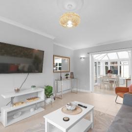 Keel Drive Modern 3-Bedroom, 2-Bathroom Home, hotel in Slough