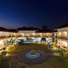 Hotel Earth Light, Chitwan National Park, hotel in Sauraha