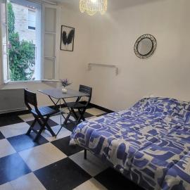 Chambre 2 - avec grande terrasse, hotel in Port-la-Nouvelle