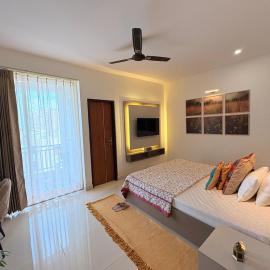 Couple Canvas- Luxurious 1-BHK Peaceful Apartment, khách sạn ở Siroli