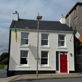 Charlie Óg's Bridge House, hotel v destinaci Dungloe