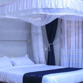 SEVEN J's SUITES, hotel din Seeta