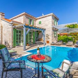 Stone villa Zelda with pool in Ližnjan, Istria, hotel in Ližnjan