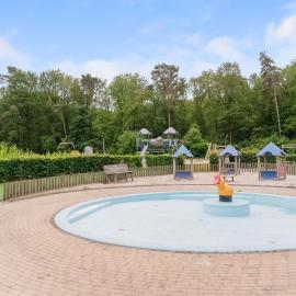 Vledder에 위치한 호텔 chalet in the woods with pool