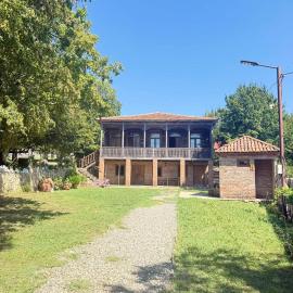House Kvali, hotel u gradu Banoja