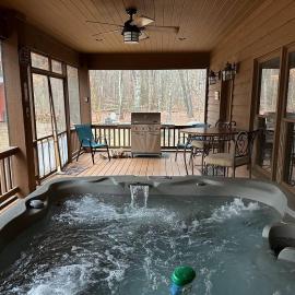 Secluded Cabin - Games, Fire Pit, Hot Tub, Pet OK
