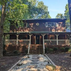 Elegant Cozy Cabin in Snellville