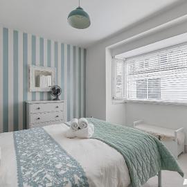 Spacious 4Bed Townhouse Sleeps 7 Prime Location Perfect for Groups, Families and Contractors