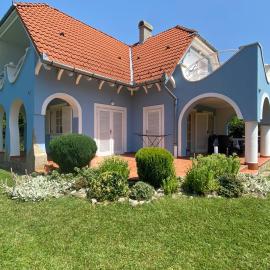 Tieff Apartmanház Balatonmáriafürdő Hullámtelep, hotel in Balatonkeresztúr