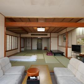 Grand Hotel Taiyo، فندق في Shioura