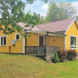 4 person holiday home in Rörvik, hotell i Rörvik