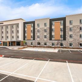 Everhome Suites El Paso Airport near Fort Bliss by Choice Hotels, hotel di El Paso