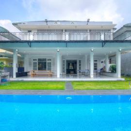 Villa Ixora Resort