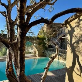 Le Clos du Vialle, piscine, petit-déjeuner inclus, parking, hotel u gradu Grillon