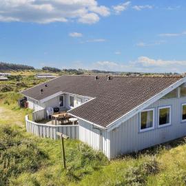12 person holiday home in Hjørring, ξενοδοχείο σε Lønstrup