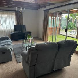 Suite Dreams Gorgeous Garden Holiday Home
