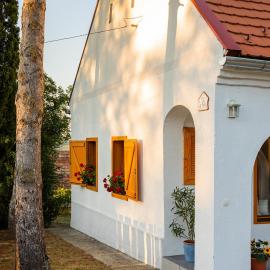 D9 Cottage