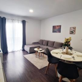 Esther Line Apartments-Near Iulius Mall, Self Check-in,Free Private Parking subject to availability, khách sạn ở Timişoara
