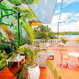 Hotel Villa del Lago, hótel í Flores