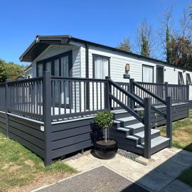 Sea La Vie, Hotel in Ashford