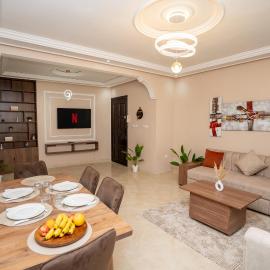 Spacieux & Charmant - Marina, Plage et Corniche - 2 Chambres, 2 Salles de bain - WIFI, AC, IPTV, hotel in Tanger