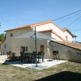 Gîte du Four Banal – hotel w mieście Louin