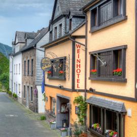 Weinhotel Hubertus Garni, hotel em Klotten