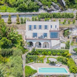 Villa Donatella - Lake Como Infinity Pool & Private Spa, hotel i Gravedona