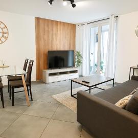 Pied-à-terre - Apartment 75m2 - free parking, hotel a Oullins