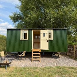 Cosy Shepherd Hut, hotel a Kempsford