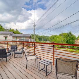 Shop, Dine & Unwind: Dtwn Blowing Rock Retreat!, hotel in Blowing Rock