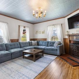 7PH Sunny Farmhouse Retreat, AC, Game Room, Dog Friendly, hotel i Jefferson